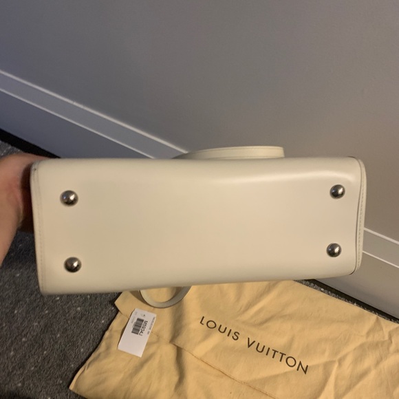 Authentic Louis Vuitton Madeline GM White Epi Leather Tote Bag - Picture 4 of 11